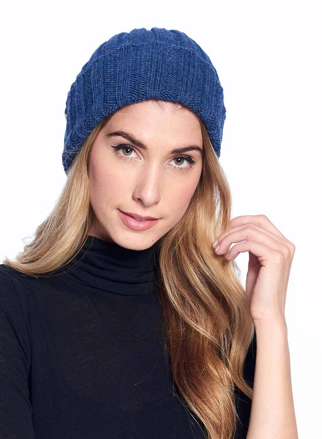 Cozy Azul Alpaca Beanie – The Accordion Style Keeps You Warm!